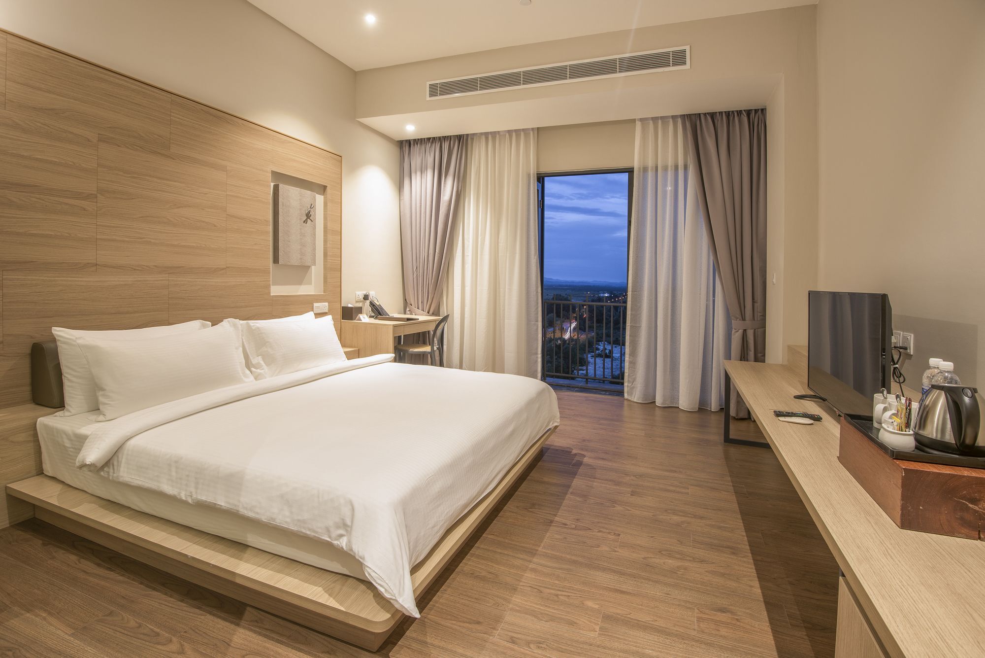 Jinhold Hotel & Serviced Apartment Мири Экстерьер фото