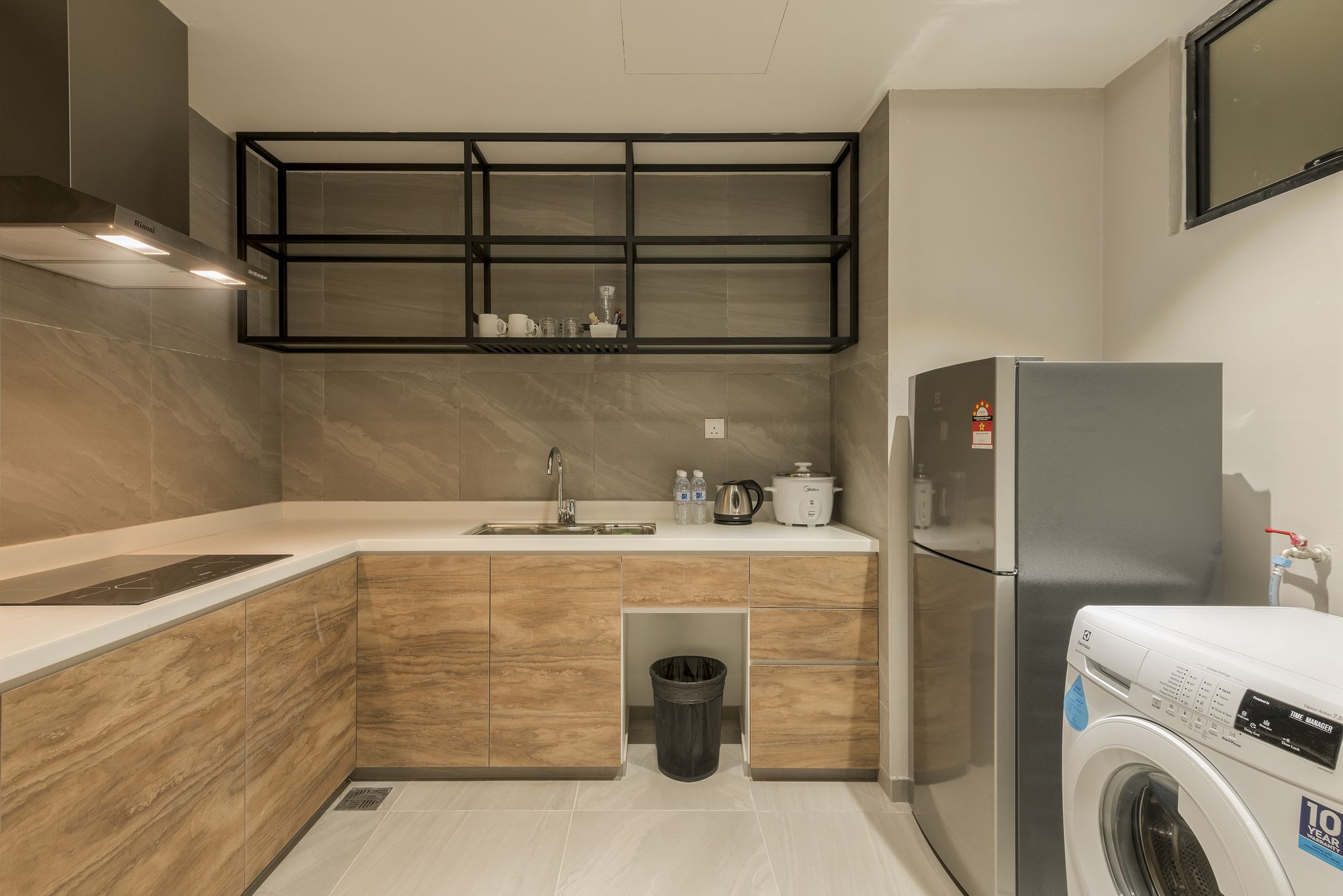 Jinhold Hotel & Serviced Apartment Мири Экстерьер фото