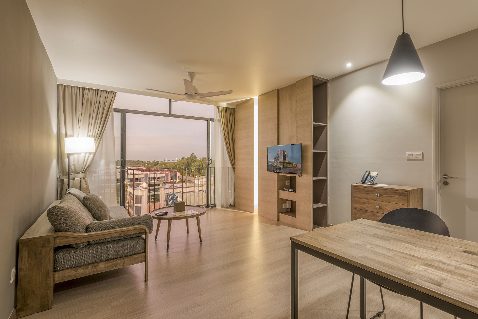 Jinhold Hotel & Serviced Apartment Мири Экстерьер фото
